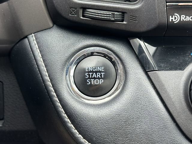 Used 2018 Toyota RAV4 XLE AWD/4WD image 19