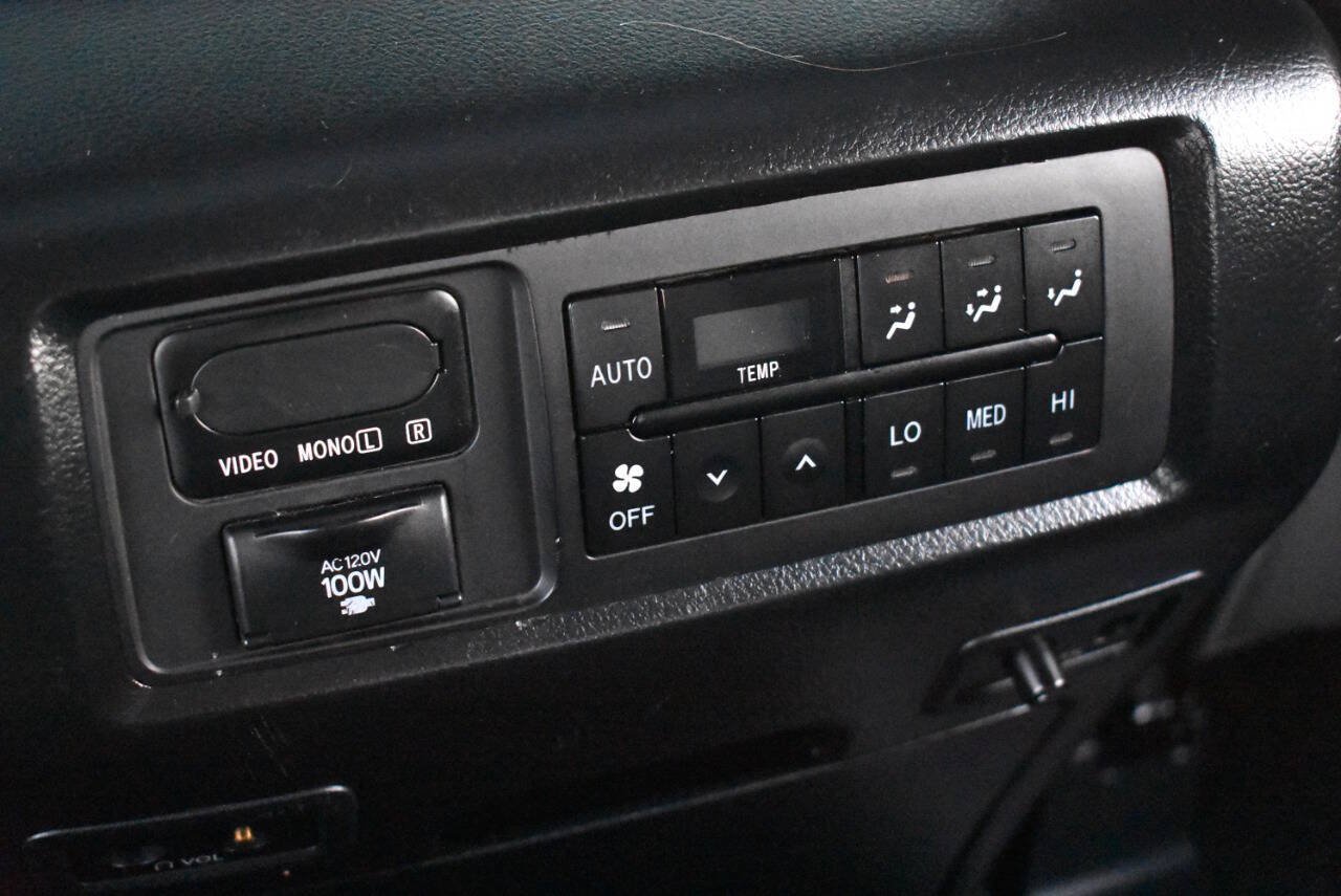 Used 2013 Toyota Sequoia Platinum AWD/4WD image 58