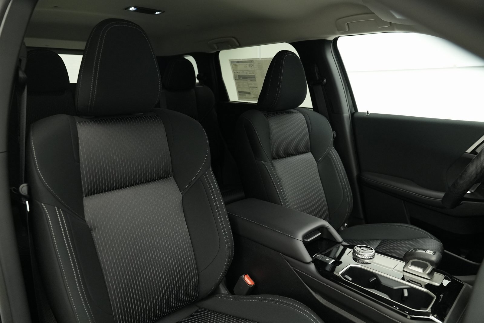 Used 2025 Mitsubishi Outlander ES image 32