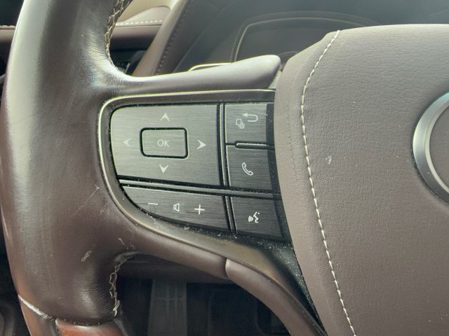 Used 2018 Lexus LS 500 w/ Interior Upgrade Package RWD image 17