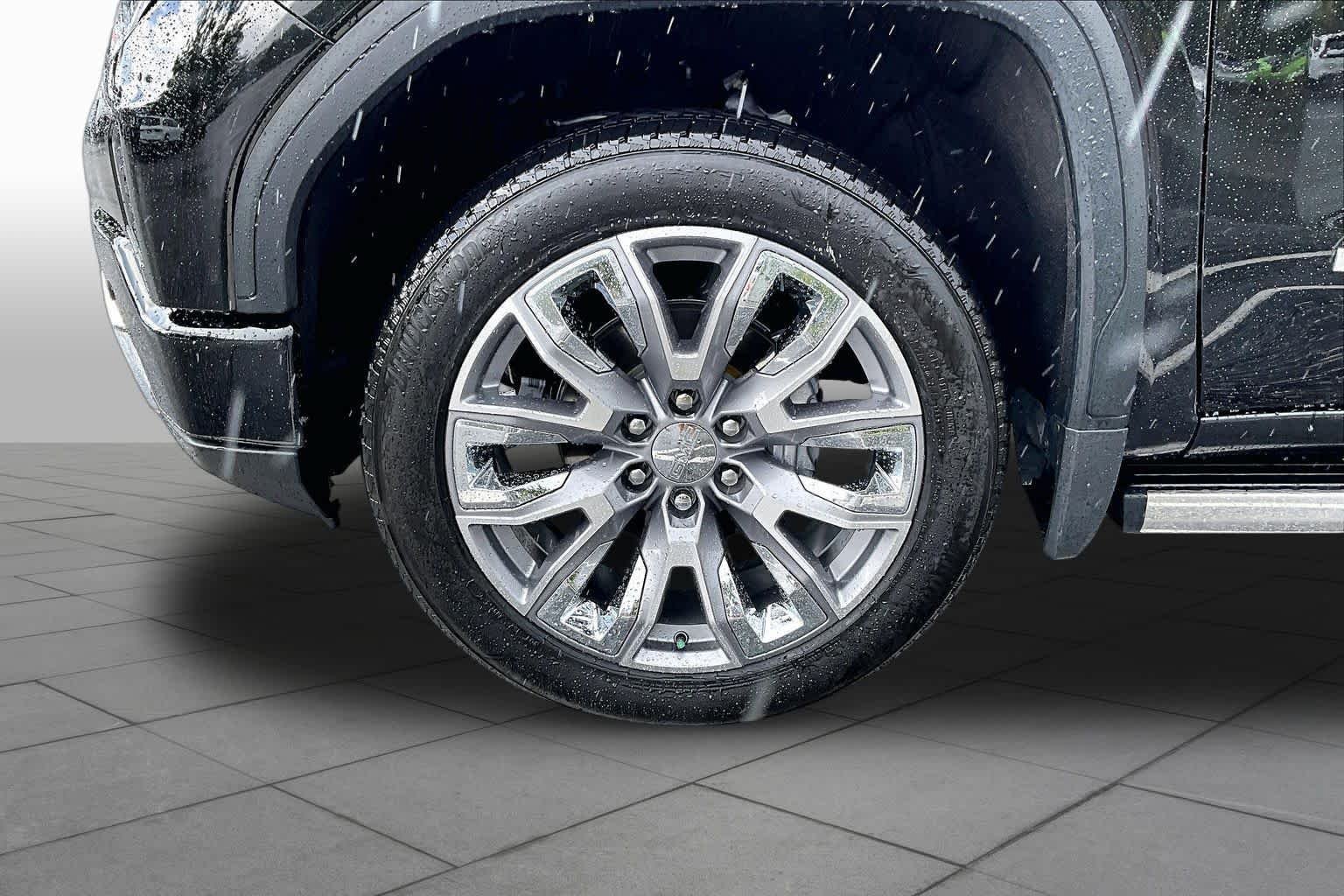Used 2025 GMC Sierra 1500 Denali w/ Denali Reserve Package AWD/4WD image 11