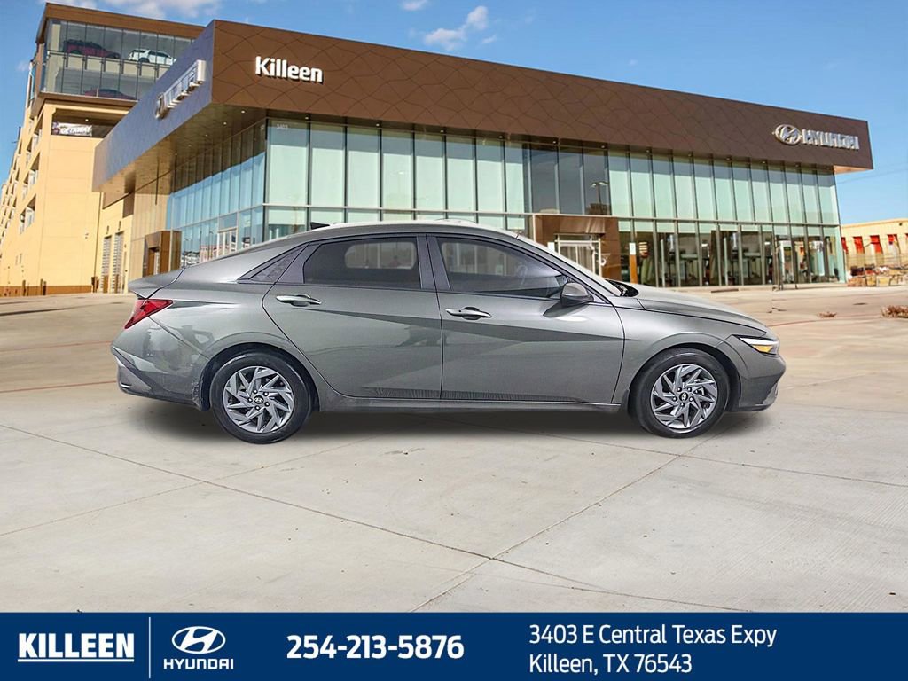 Used 2024 Hyundai Elantra SEL FWD image 9