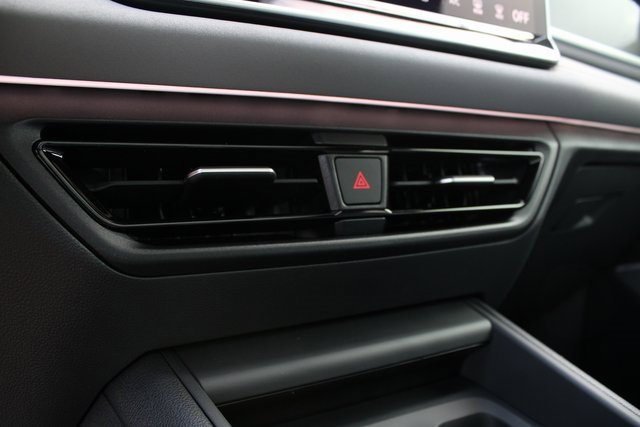 New 2025 Volkswagen Tiguan SE R-Line image 10