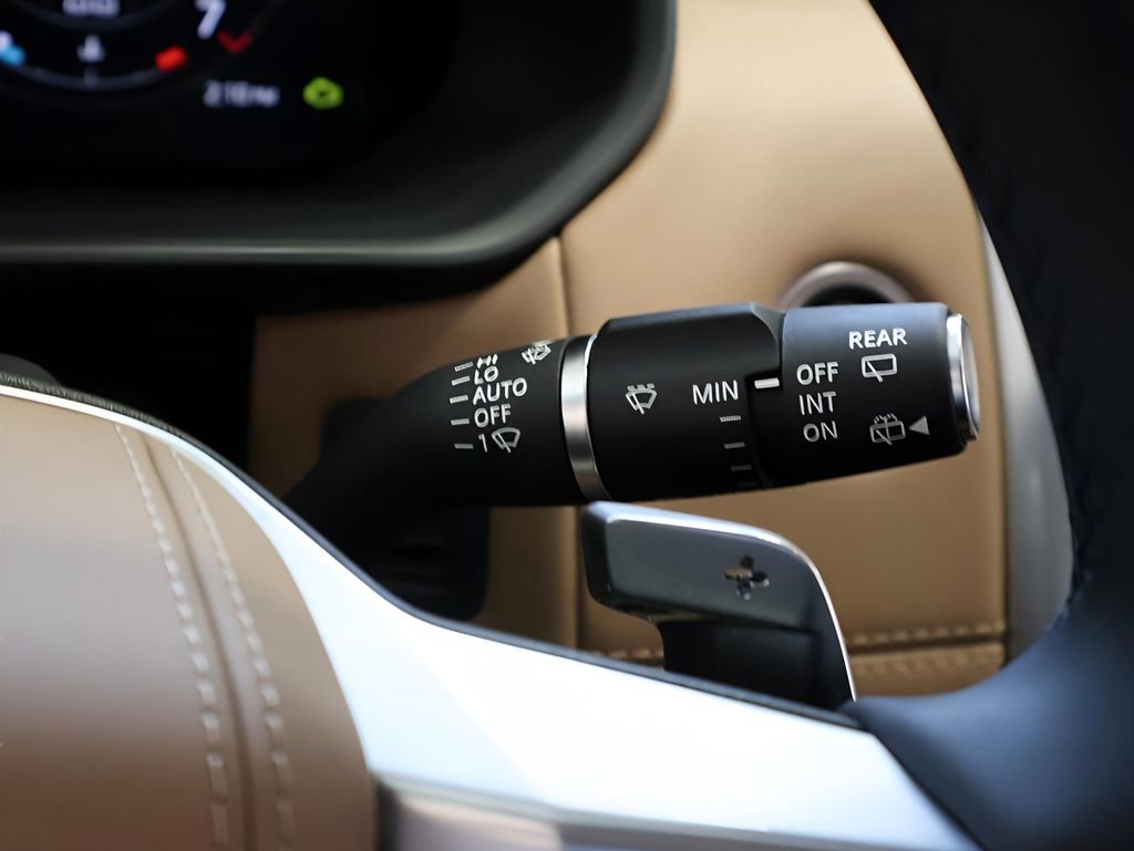 Certified 2025 Land Rover Discovery Metropolitan Edition image 67