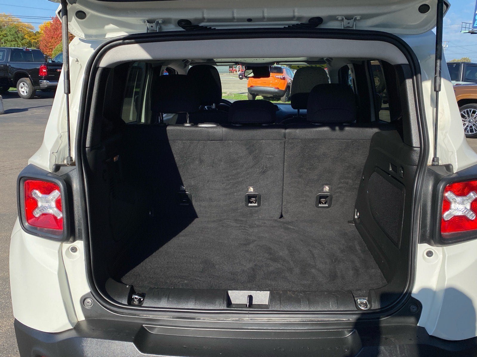 Used 2023 Jeep Renegade Altitude w/ Sun/Sound Group AWD/4WD image 25