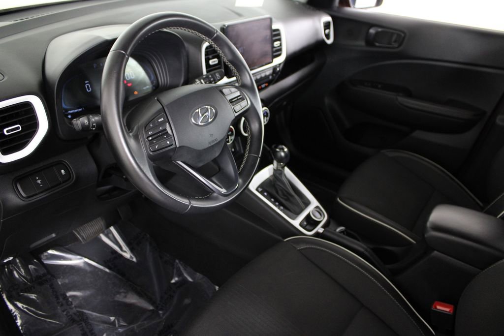 Certified 2023 Hyundai Venue Limited FWD image 19