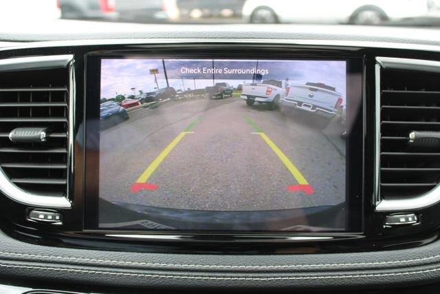 Used 2025 Chrysler Pacifica Limited FWD image 29