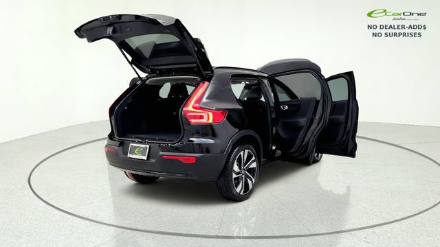 Used 2024 Volvo XC40 B5 Plus w/ Protection Package Premier AWD/4WD image 18