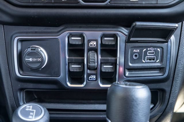 Used 2023 Jeep Wrangler Unlimited Sport AWD/4WD image 12
