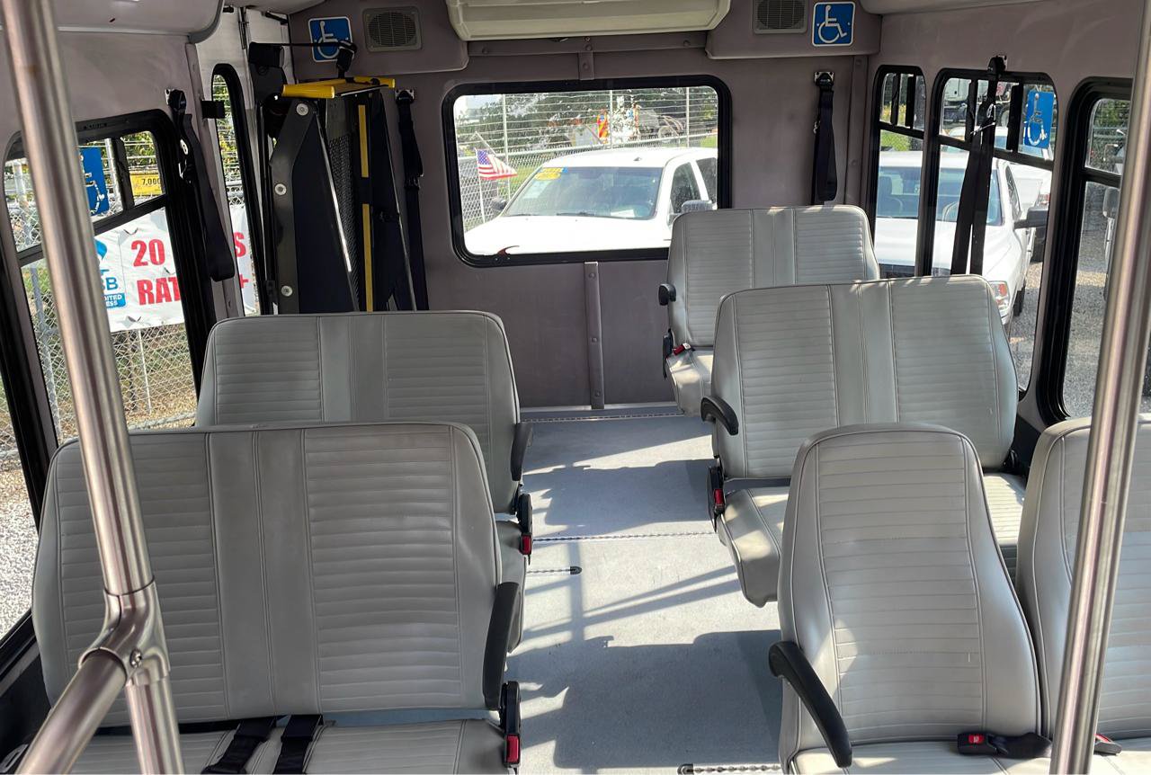 Used 2015 Chevrolet Express 3500 w/ Shuttle Bus Package RWD image 29