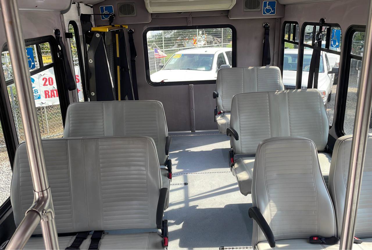 Used 2015 Chevrolet Express 3500 w/ Shuttle Bus Package RWD image 29