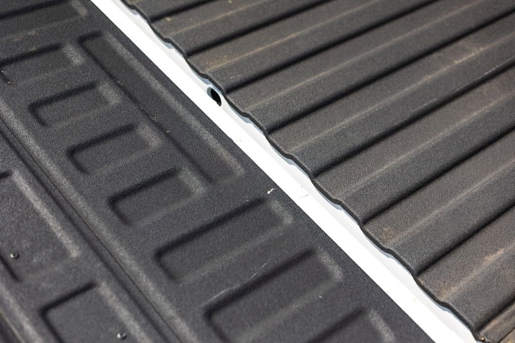 Used 2018 Chevrolet Silverado 1500 Custom w/ Custom Value Package AWD/4WD image 12