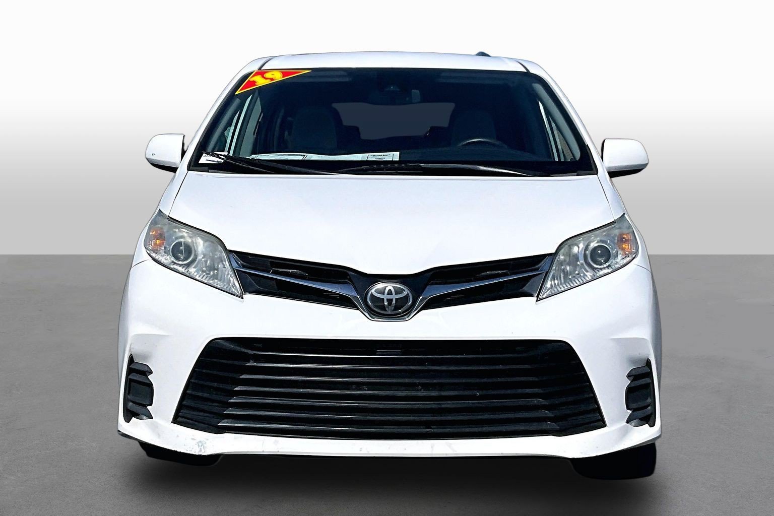 Used 2019 Toyota Sienna LE FWD image 3