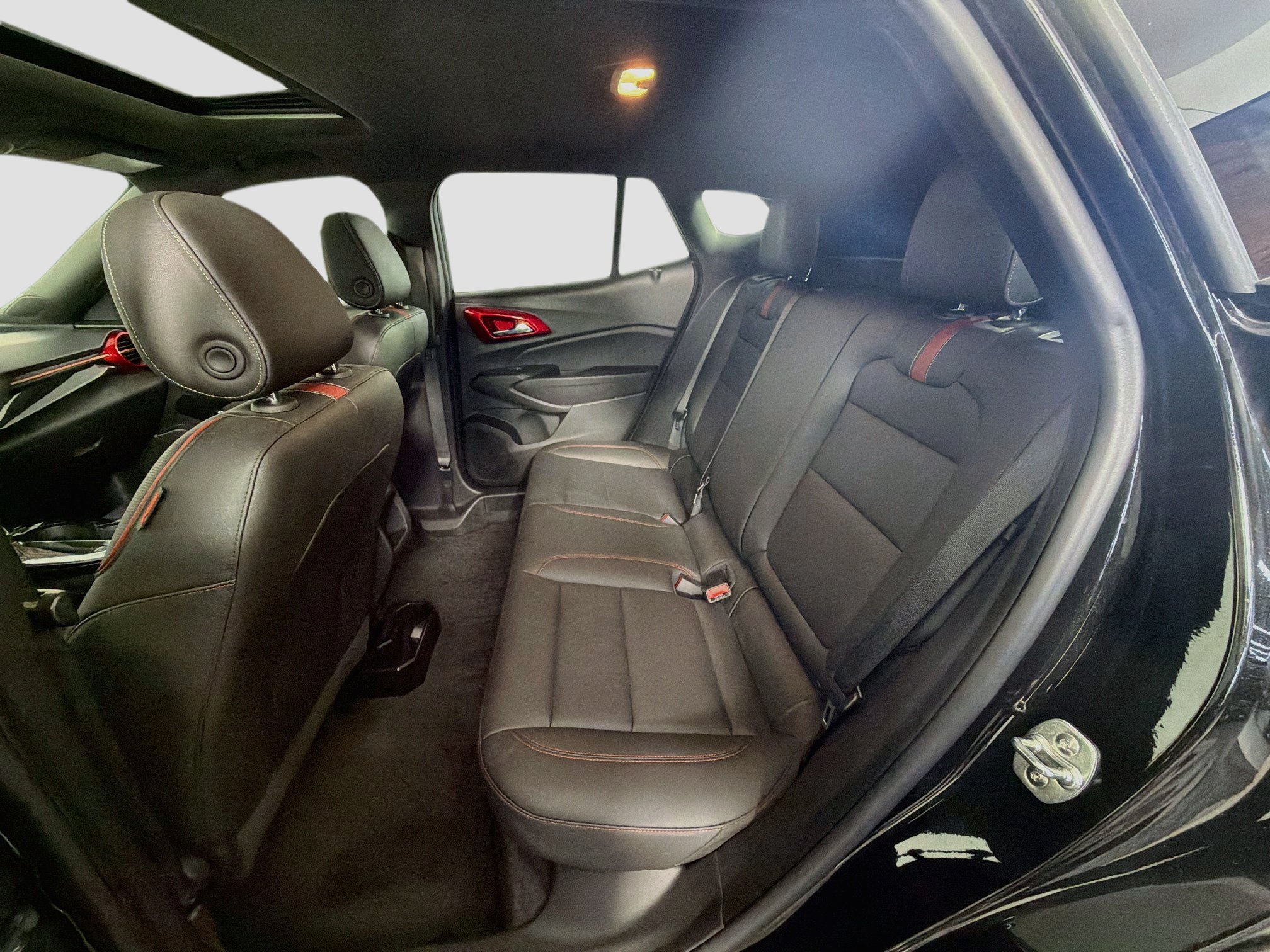 Used 2024 Chevrolet Trax RS w/ Sunroof Package FWD image 30