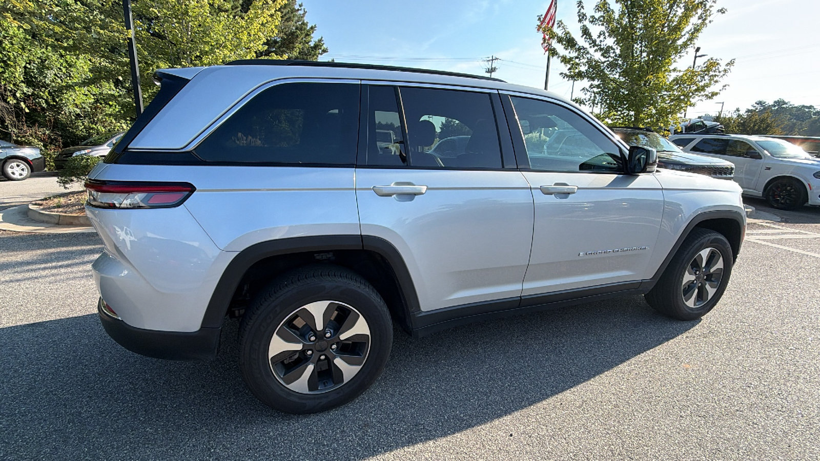 Used 2024 Jeep Grand Cherokee Limited 4xe AWD/4WD image 8