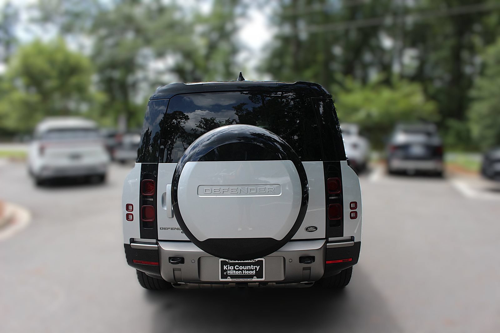 Used 2023 Land Rover Defender 130 X-Dynamic SE AWD/4WD image 7