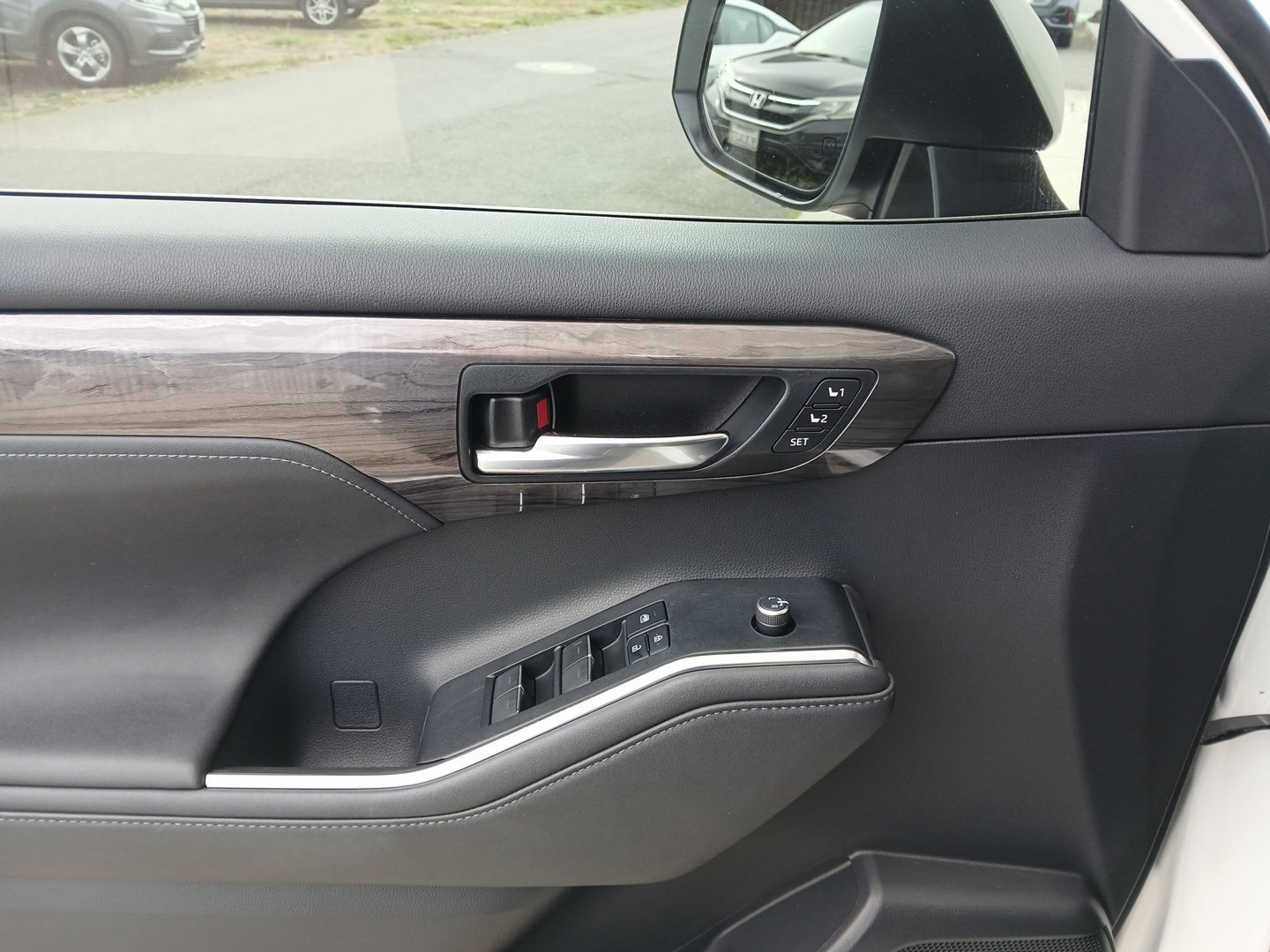 Used 2020 Toyota Highlander Limited image 11