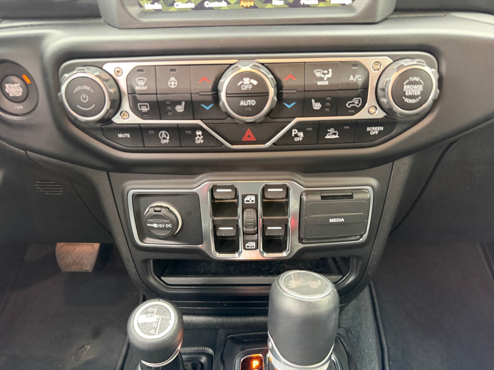 Used 2022 Jeep Wrangler Unlimited Sahara AWD/4WD image 22