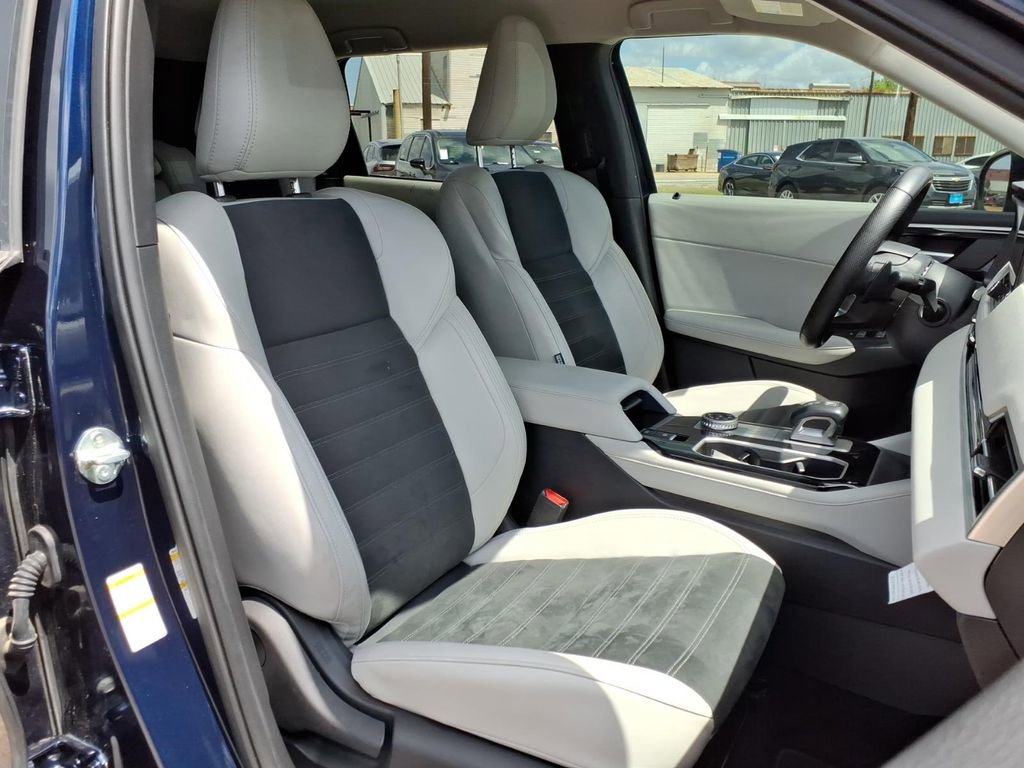 Used 2025 Mitsubishi Outlander SE image 14