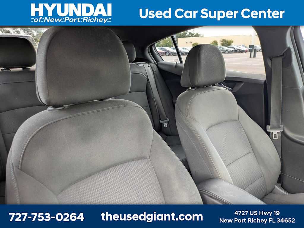 Used 2018 Chevrolet Cruze LT w/ RS Package FWD image 6