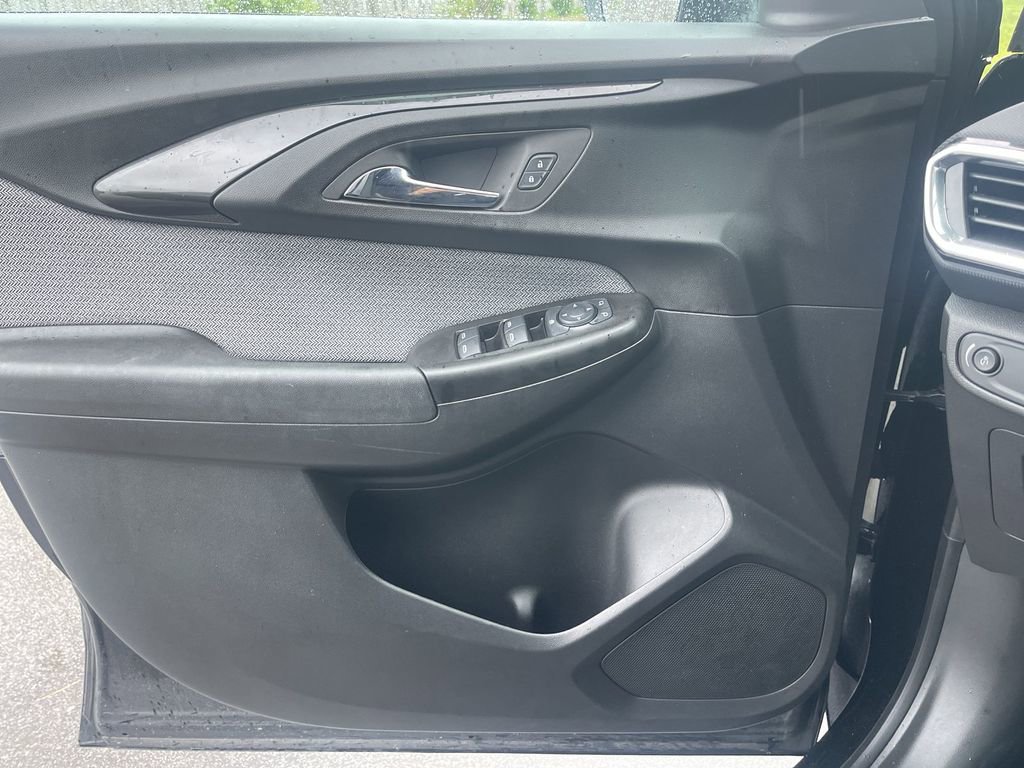 Used 2023 Chevrolet TrailBlazer LT FWD image 19