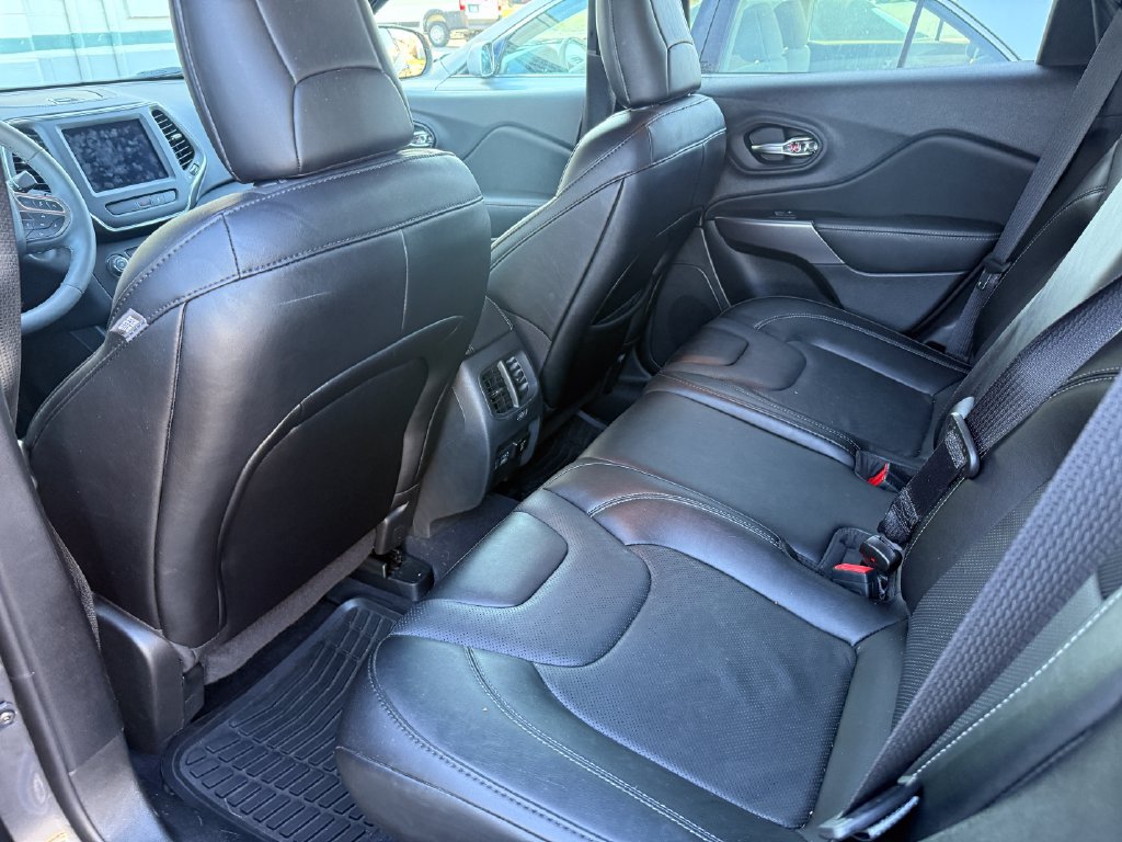 Used 2022 Jeep Cherokee Latitude Lux FWD image 18