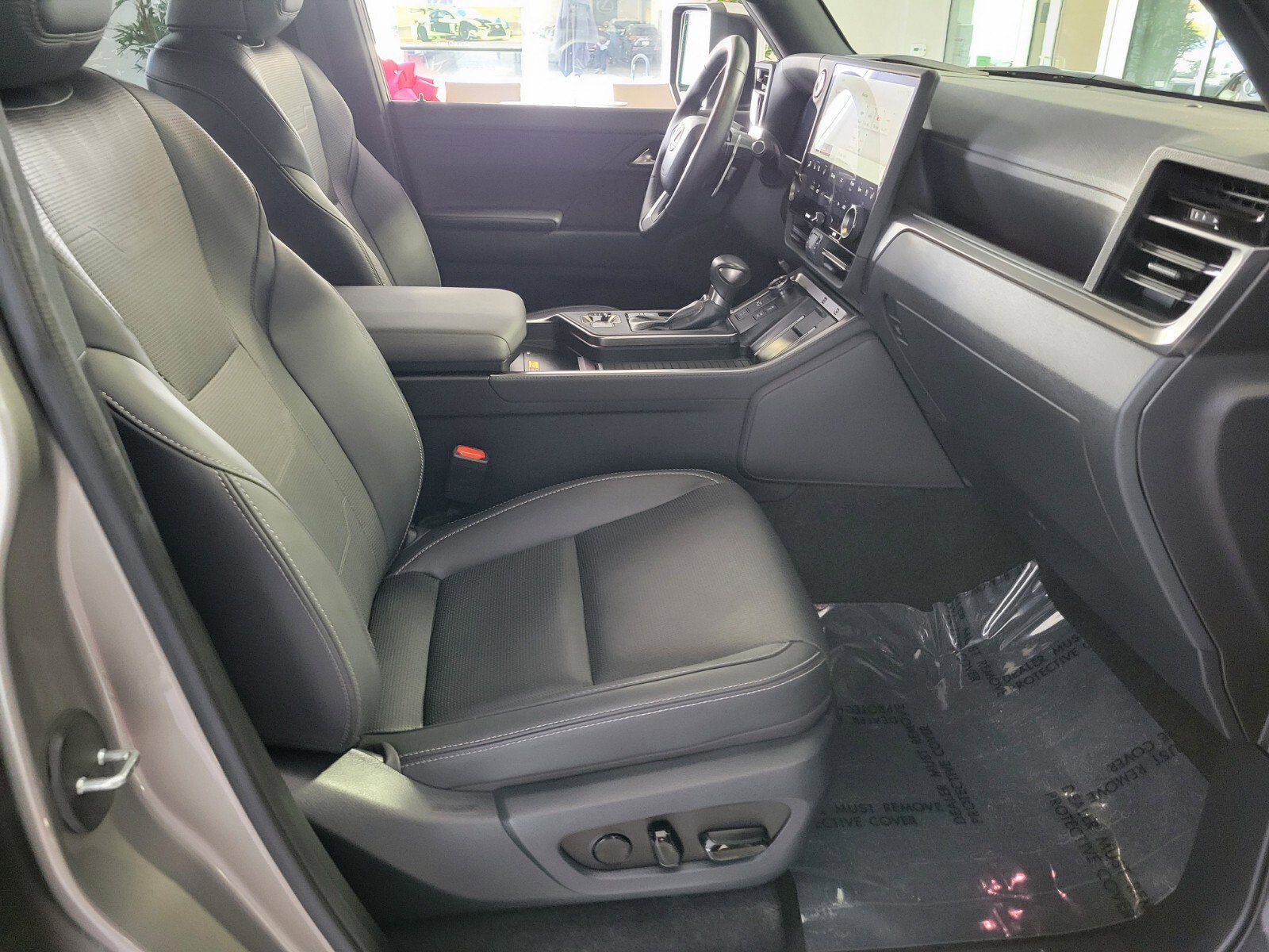 Used 2024 Lexus GX 550 w/ Accessory Package (31) image 16