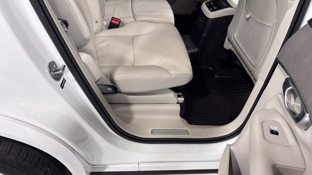 Certified 2025 Volvo XC90 T8 Plus w/ Protection Package Premier AWD/4WD image 24