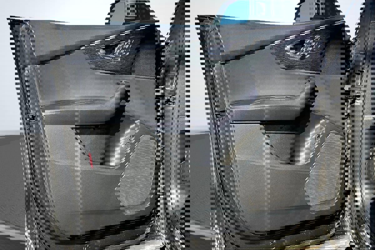 Used 2019 Audi Q8 Premium image 23