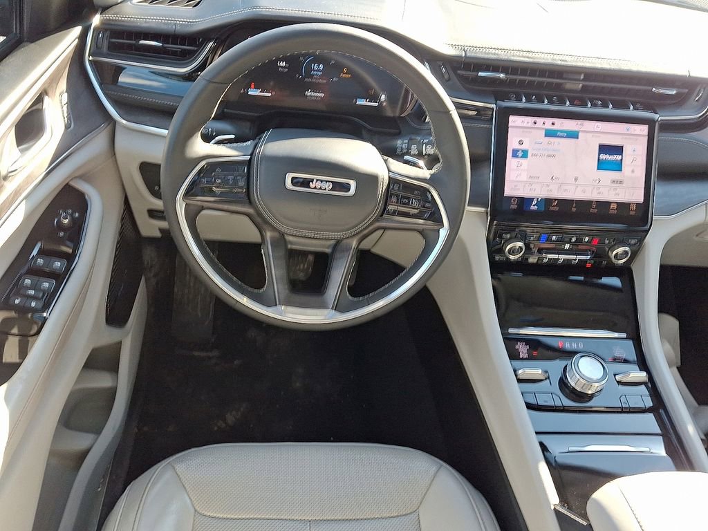 Used 2023 Jeep Grand Cherokee Overland AWD/4WD image 2