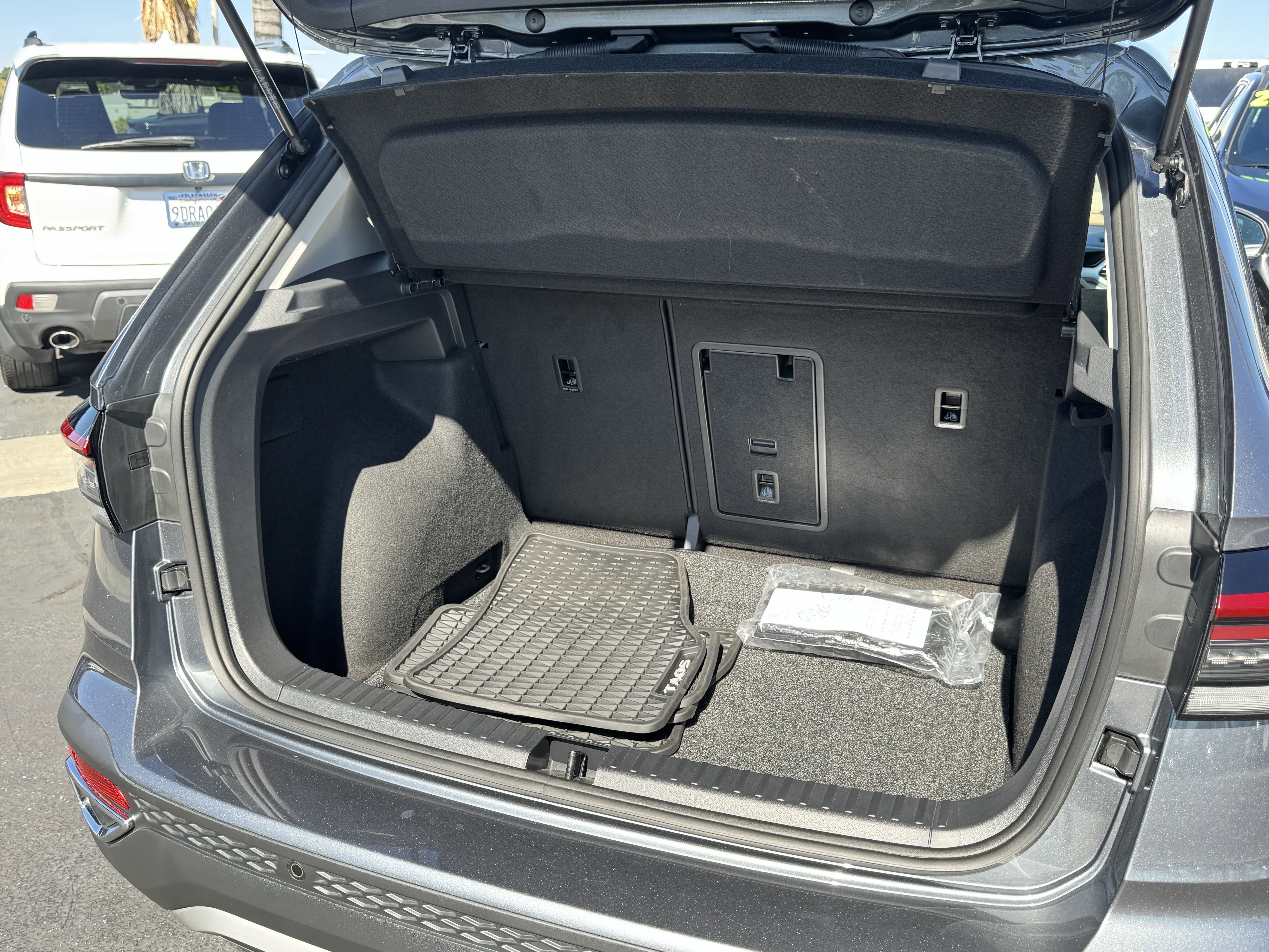 Used 2025 Volkswagen Taos SE image 37