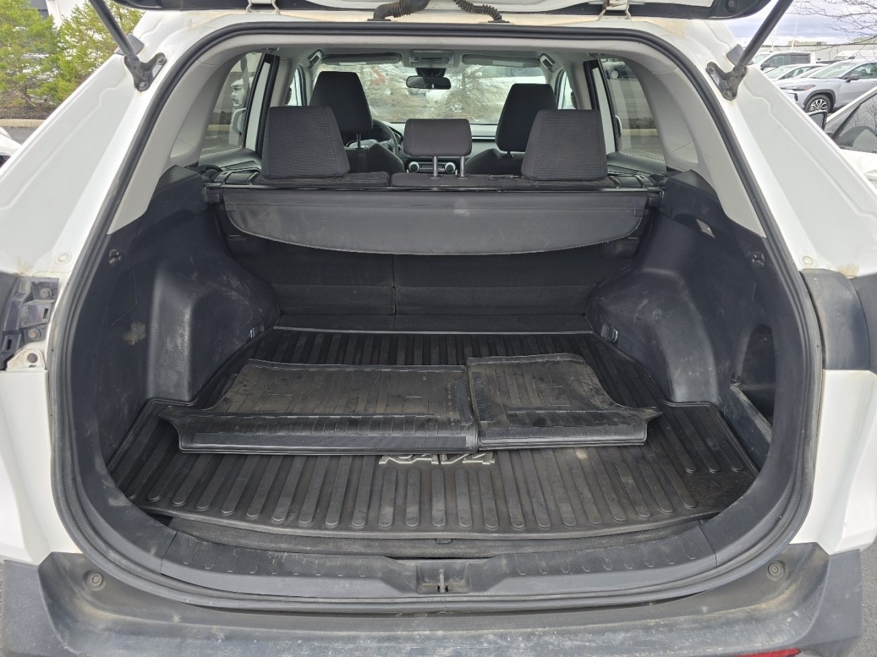 Certified 2021 Toyota RAV4 LE AWD/4WD image 23