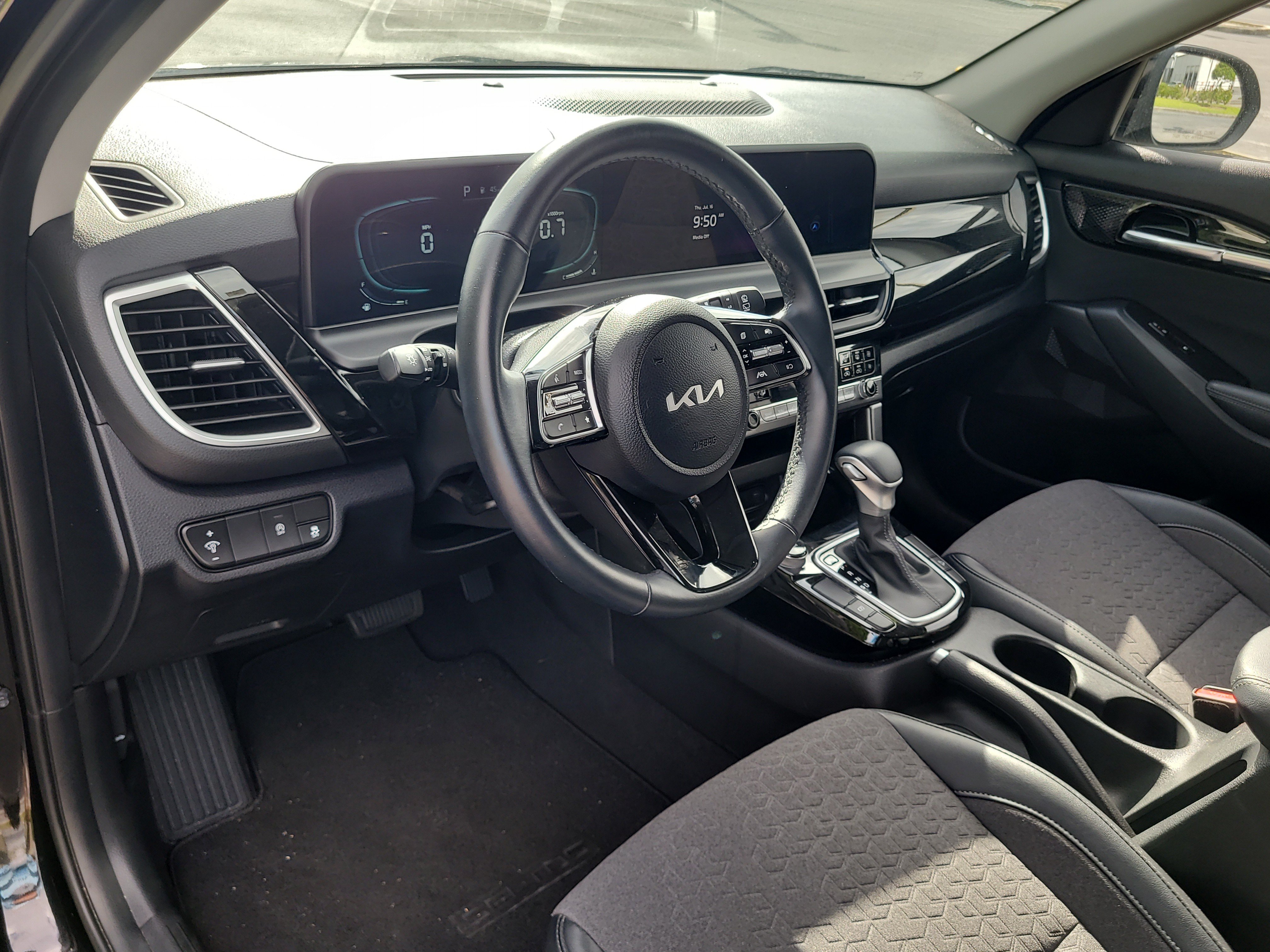 Used 2025 Kia Seltos S FWD image 19