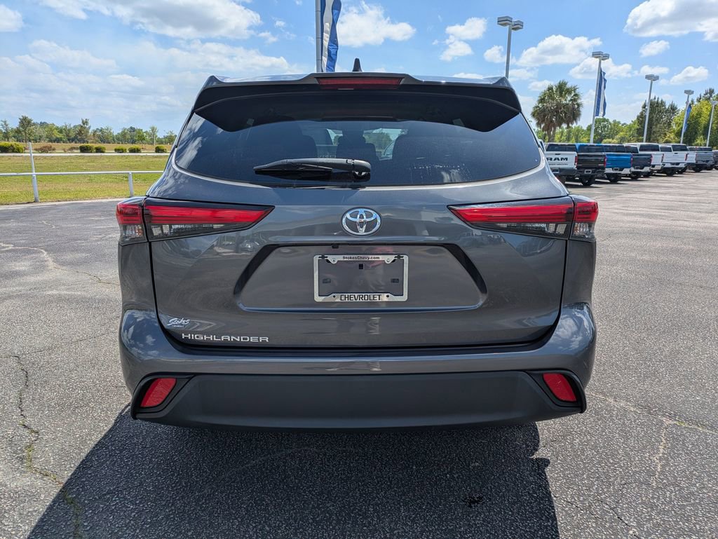Used 2023 Toyota Highlander L FWD image 7
