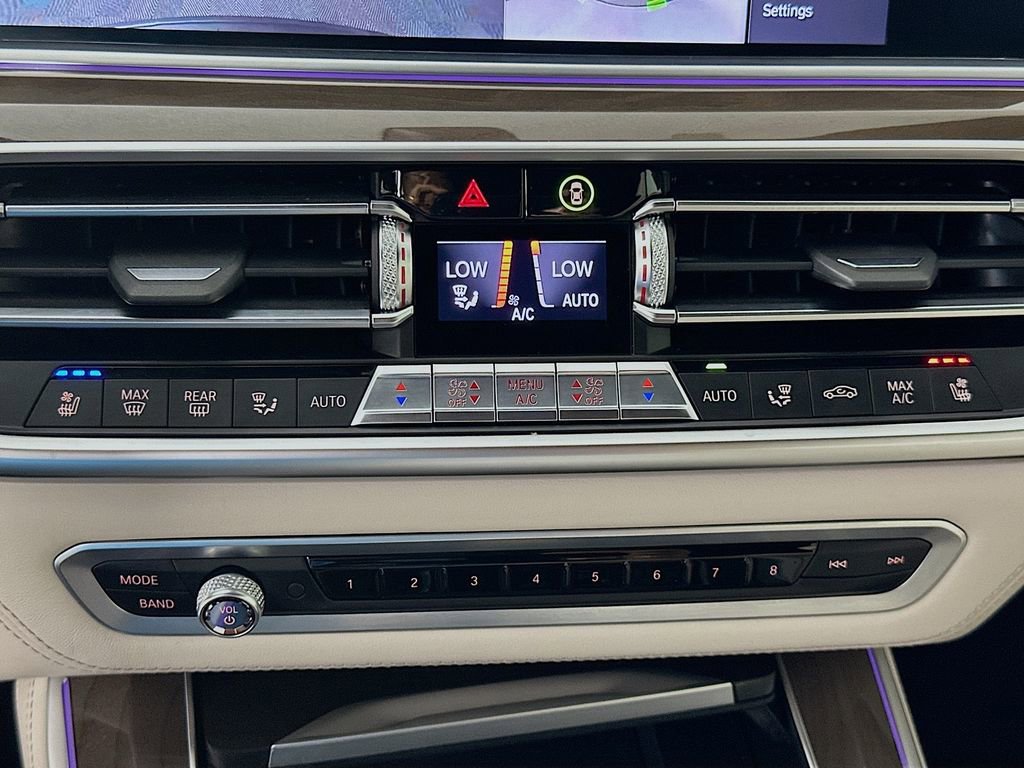 Used 2020 BMW X5 xDrive50i w/ Executive Package AWD/4WD image 16