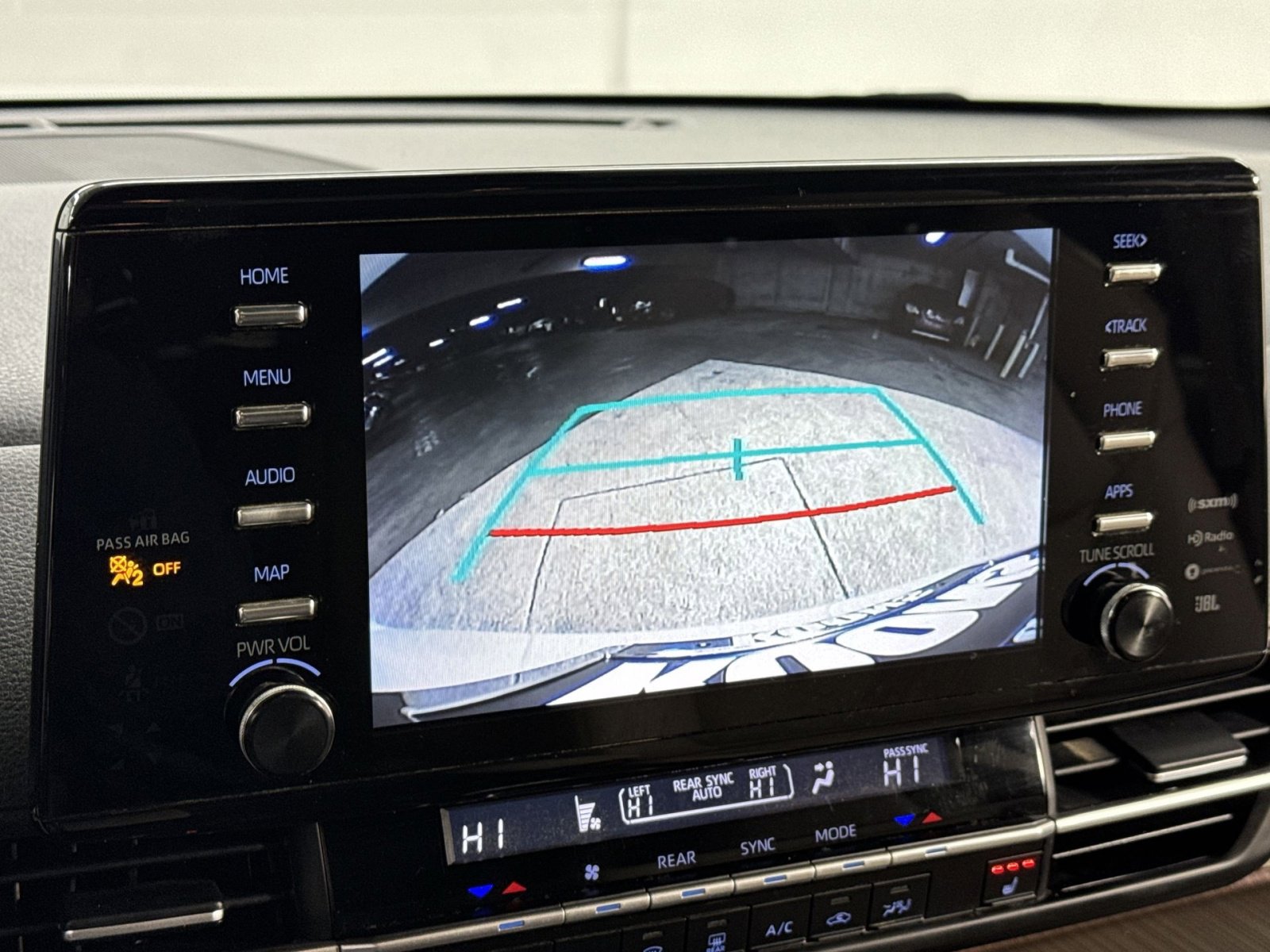 Used 2022 Toyota Sienna XLE image 22