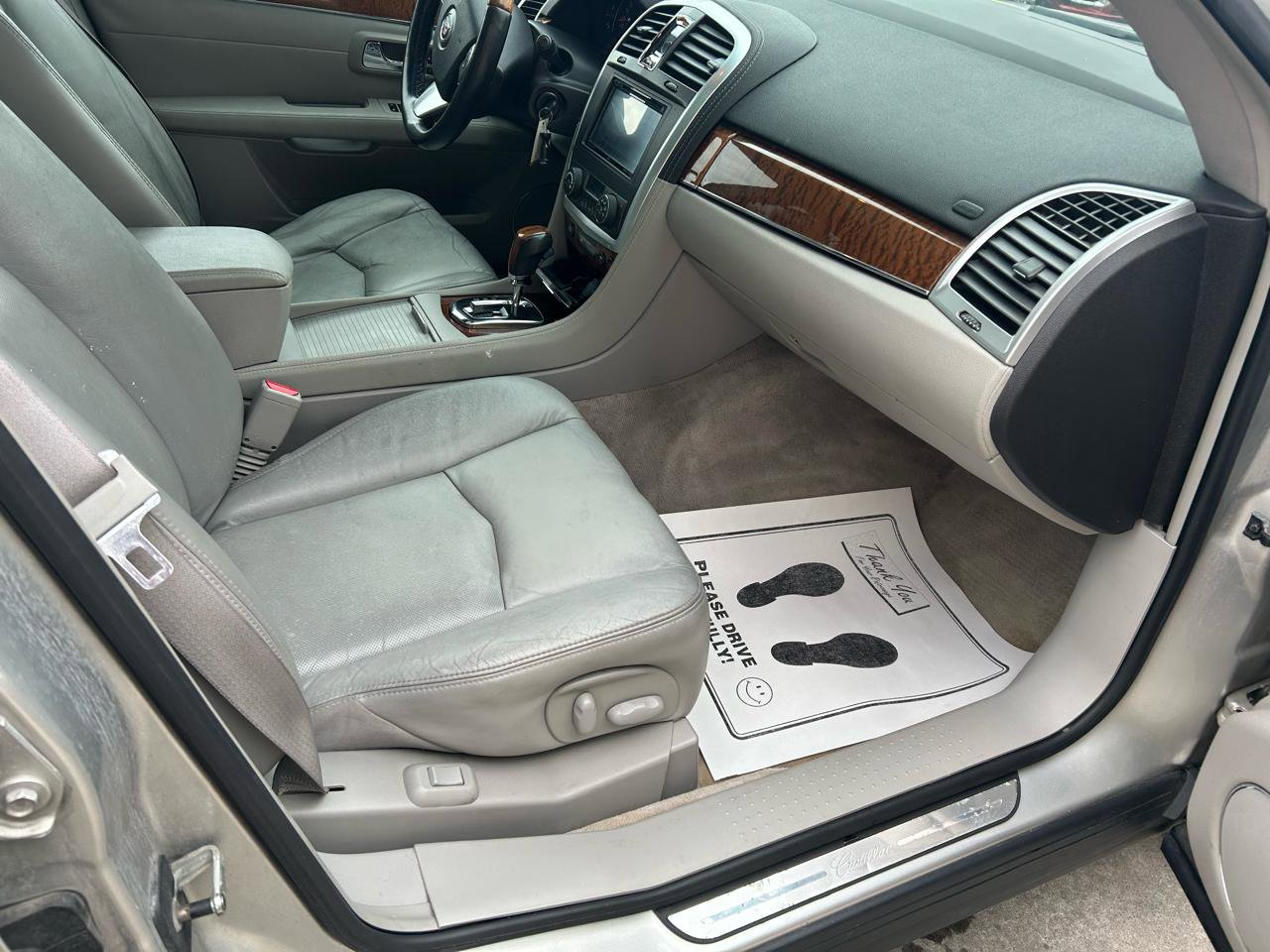 Used 2008 Cadillac SRX AWD w/ Utility Package image 12