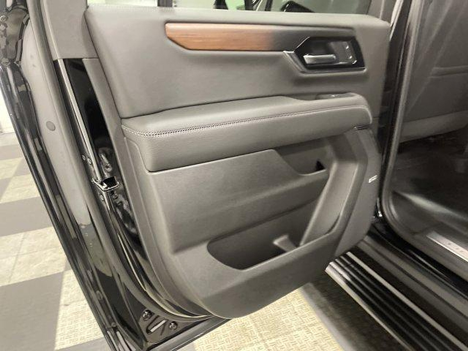 New 2026 GMC Yukon XL Denali w/ Denali Reserve Package AWD/4WD image 11