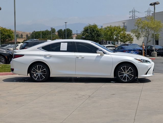 Used 2025 Lexus ES 300h w/ Premium Package FWD image 4