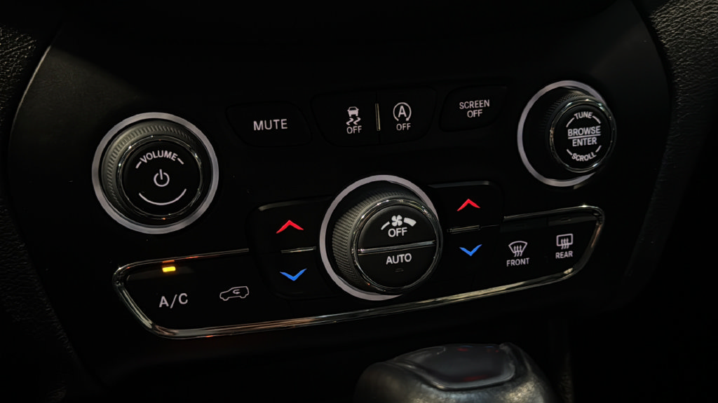 Used 2023 Jeep Cherokee Altitude Lux AWD/4WD image 34