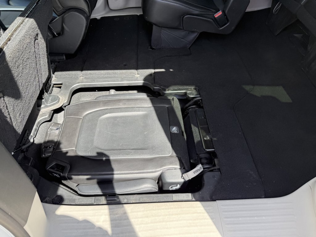 Used 2023 Chrysler Pacifica Touring-L FWD image 14