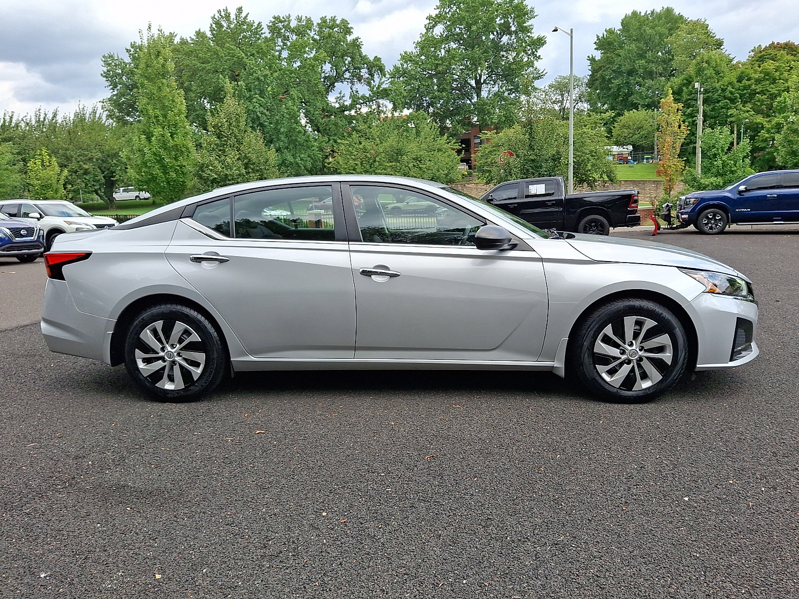 Certified 2024 Nissan Altima 2.5 S FWD image 7