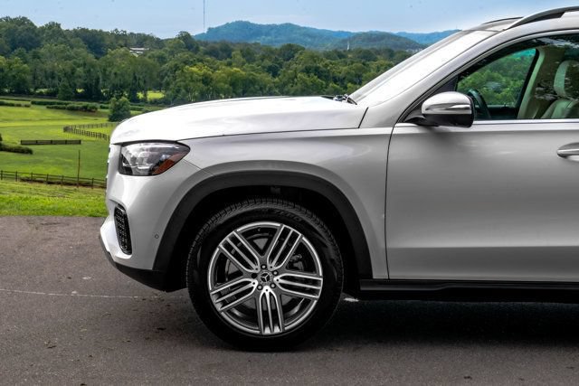 Used 2024 Mercedes-Benz GLS 450 4MATIC image 7