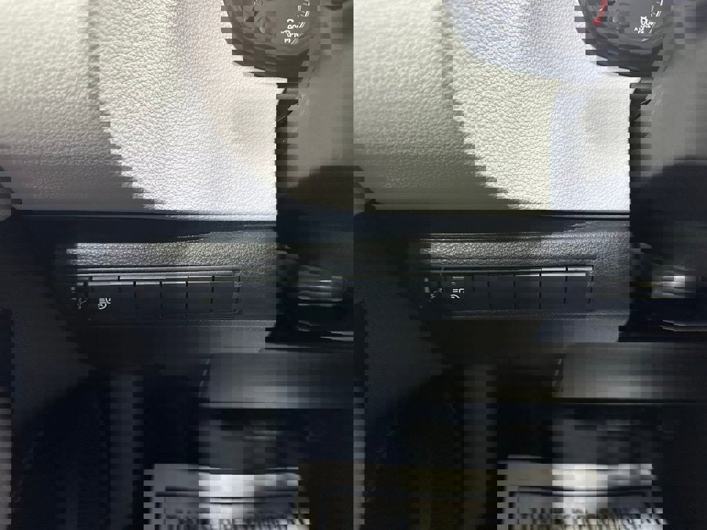 Used 2025 Toyota Corolla SE image 17