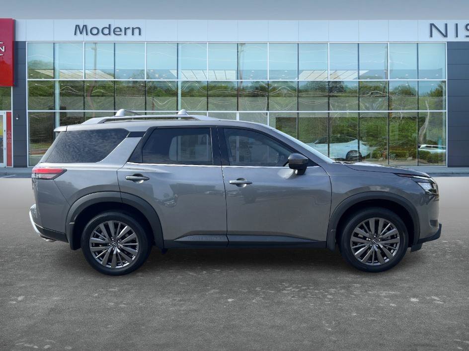 Certified 2024 Nissan Pathfinder SL w/ SL Premium Package FWD image 4