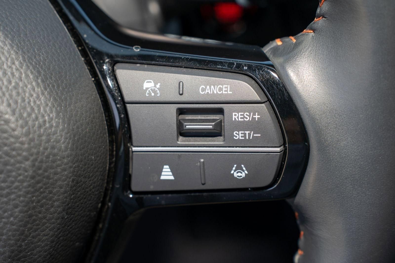 Certified 2025 Honda HR-V Sport image 32