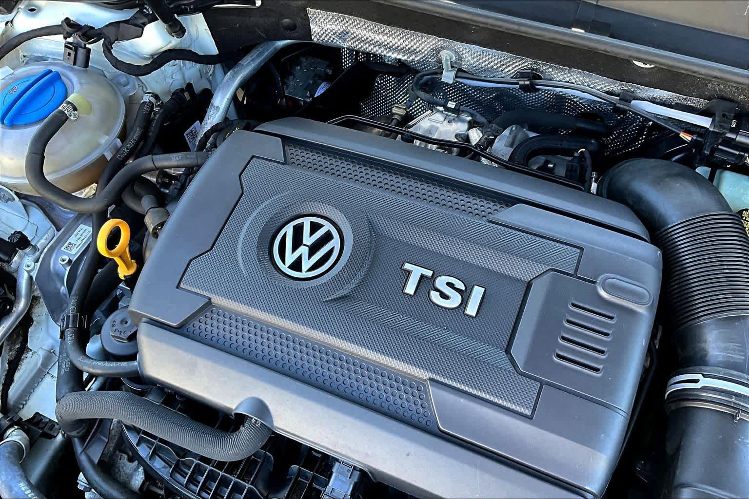 Used 2015 Volkswagen Golf S FWD image 31