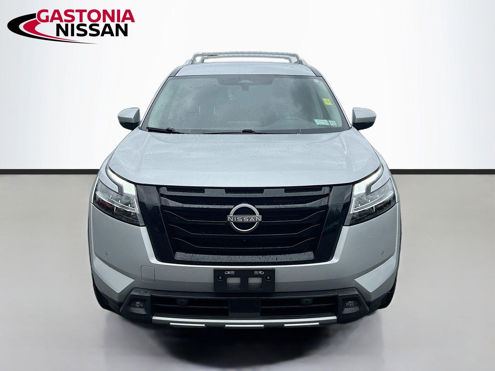 Used 2023 Nissan Pathfinder SL w/ Lighting Package (N92) image 2