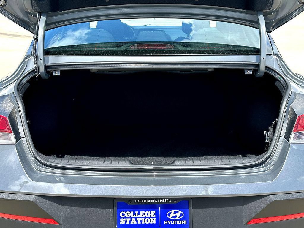 Used 2025 Hyundai Elantra Sport FWD image 33