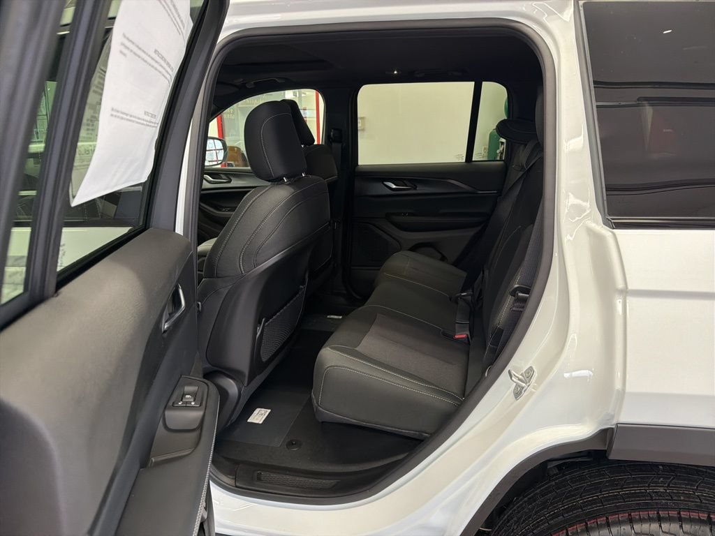 New 2025 Jeep Grand Cherokee Laredo X w/ Luxury Tech Group I AWD/4WD image 21